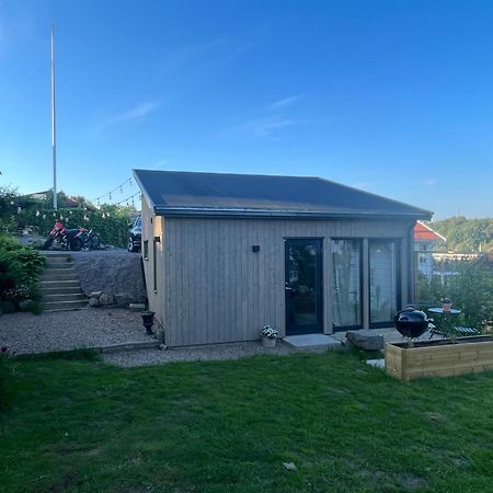 Mysigt Attefallshus Med Naerhet Till Stad Och Hav Gotemburgo Exterior foto
