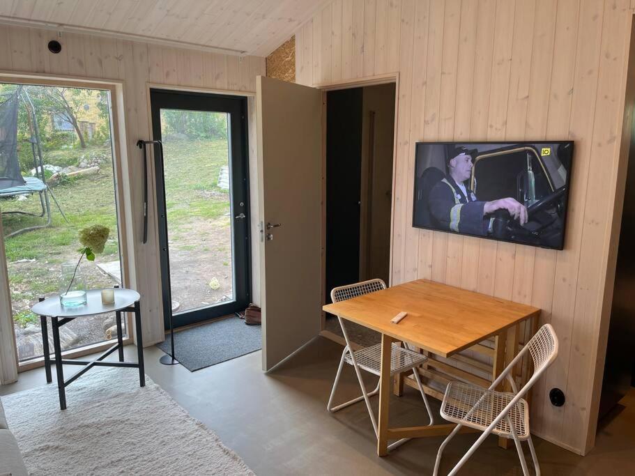 Mysigt Attefallshus Med Naerhet Till Stad Och Hav Gotemburgo Exterior foto